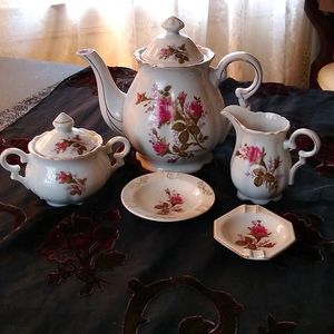 5 Pc Moss Rose Teapot Set w/two Ashtrays